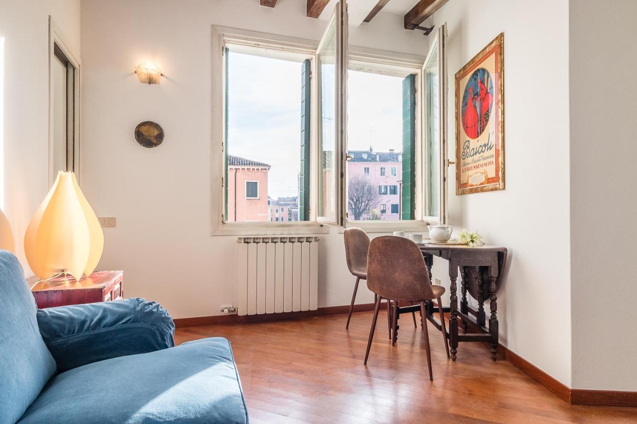 7 Windows On Apartamento Venecia