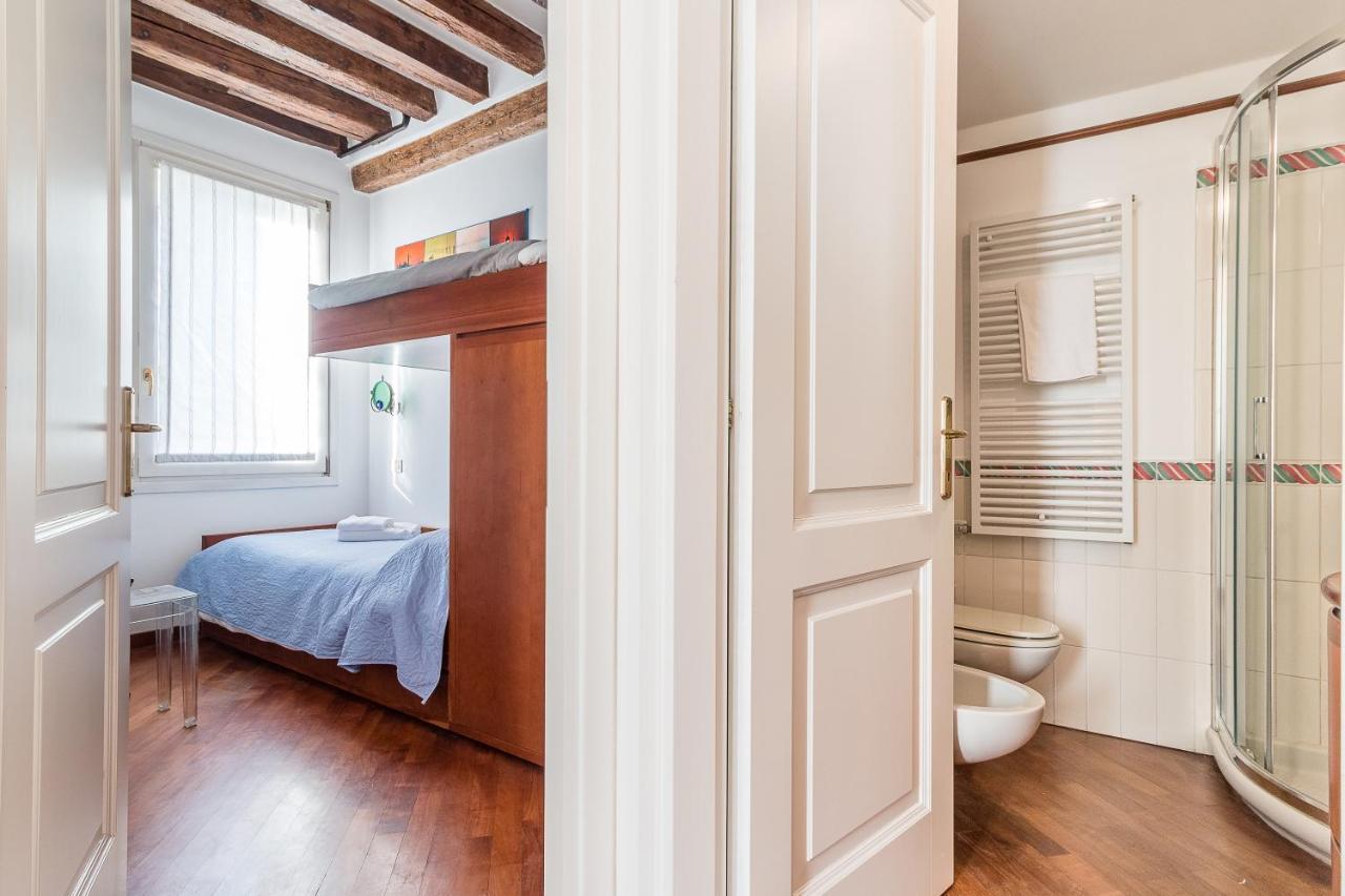 7 Windows On Venecia
