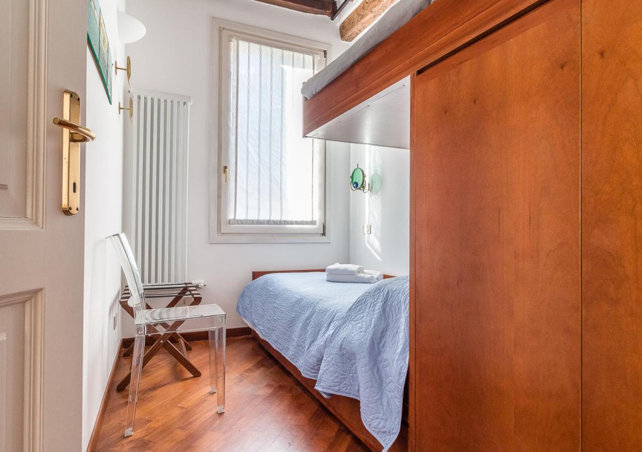 7 Windows On Apartamento Venecia